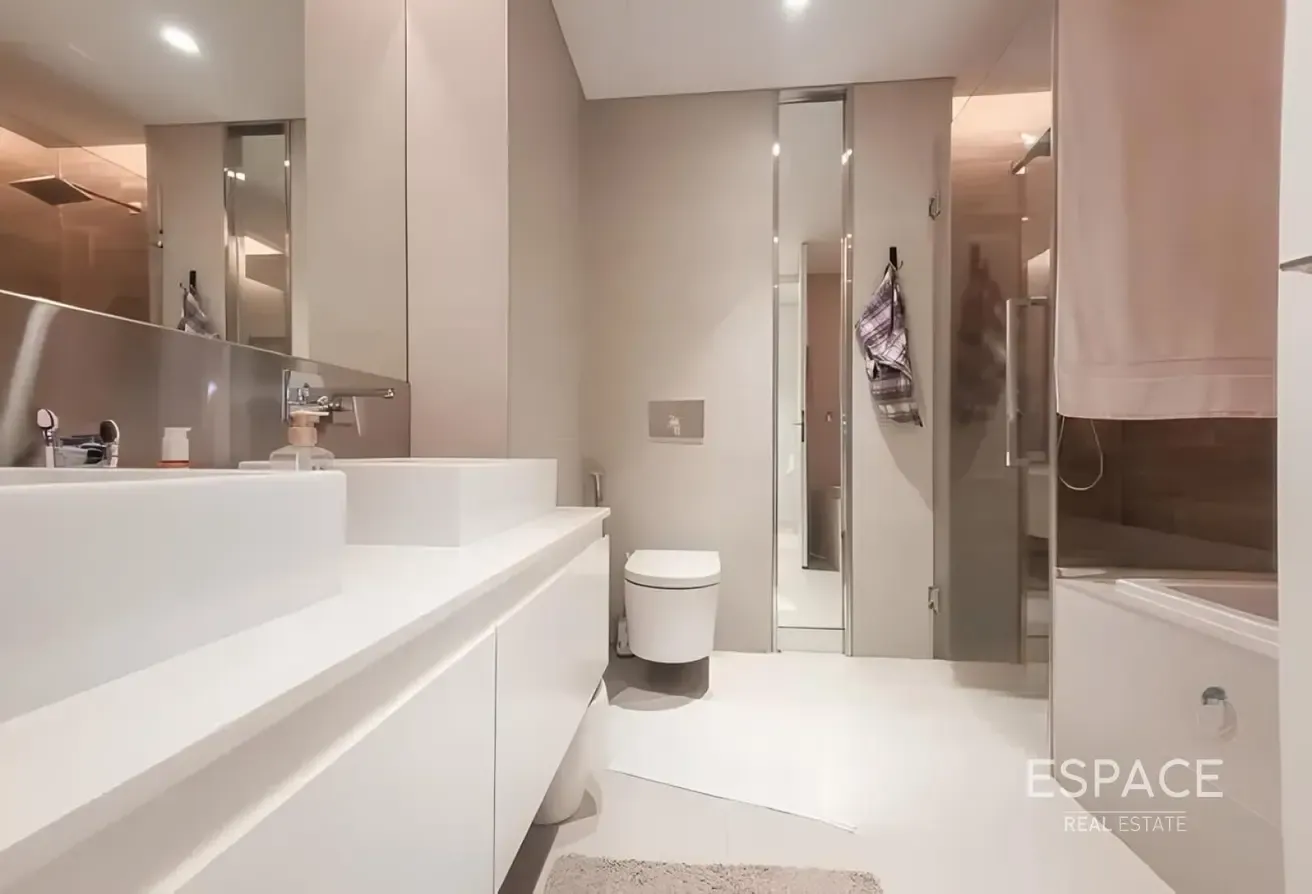 Stunning Views | Vacant | Prime Location