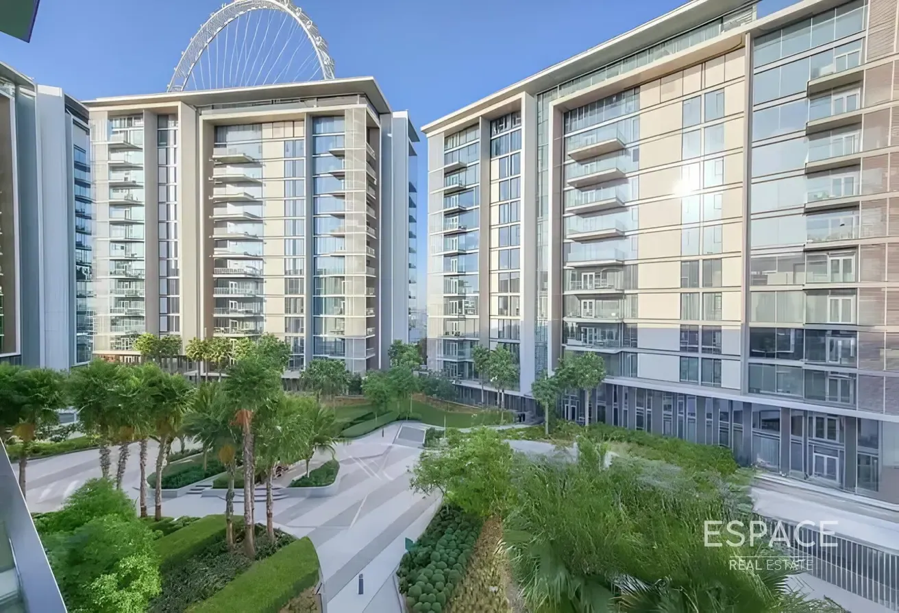 Stunning Views | Vacant | Prime Location