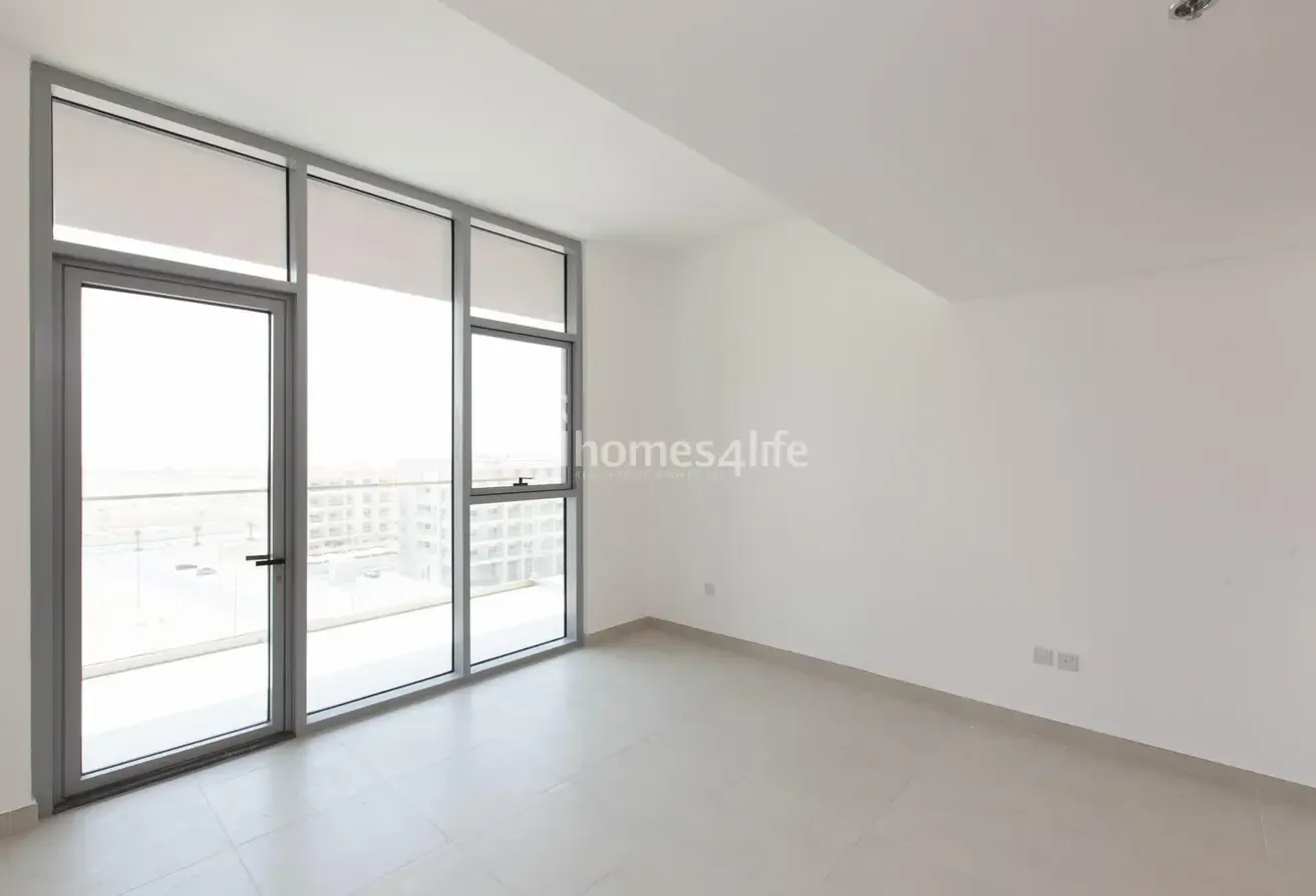 Multiple Options | Balcony | Next to Park & Cafe