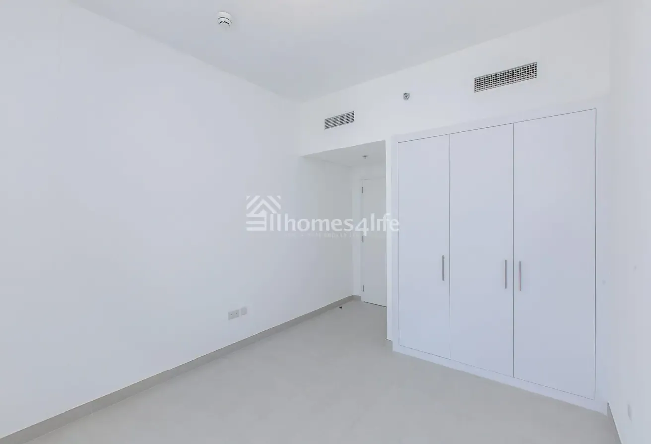 Multiple Options | Balcony | Next to Park & Cafe