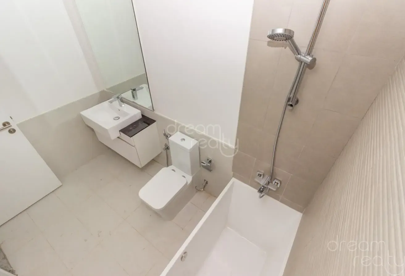Multiple Units / Great Investment / Good Layouts