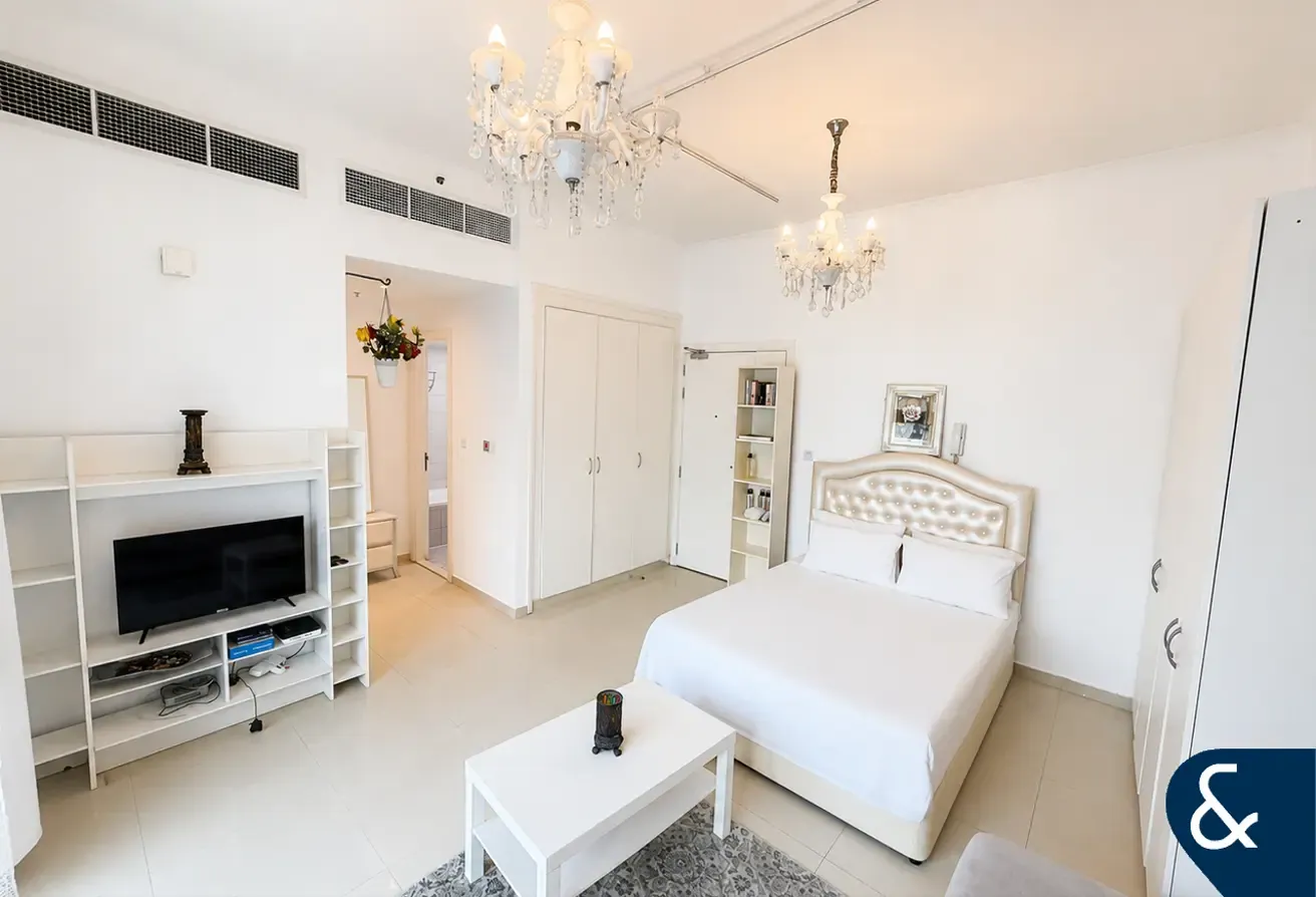 Large Balcony | Vacant Now | 517.74 sq ft