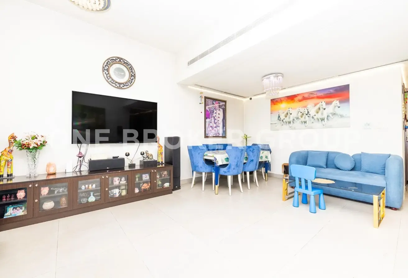 Single Row | Fully Furnished | Close To Pool