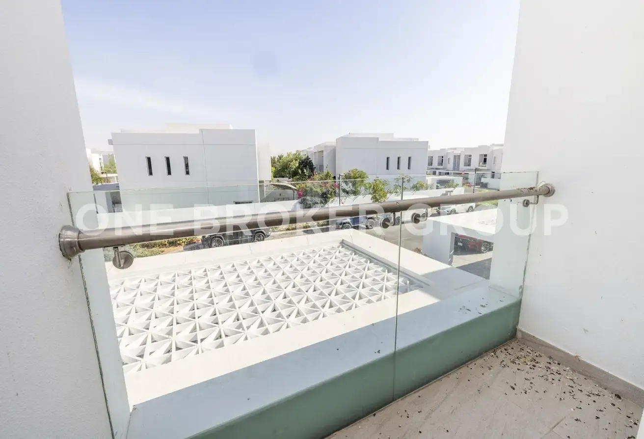 Single Row | Fully Furnished | Close To Pool
