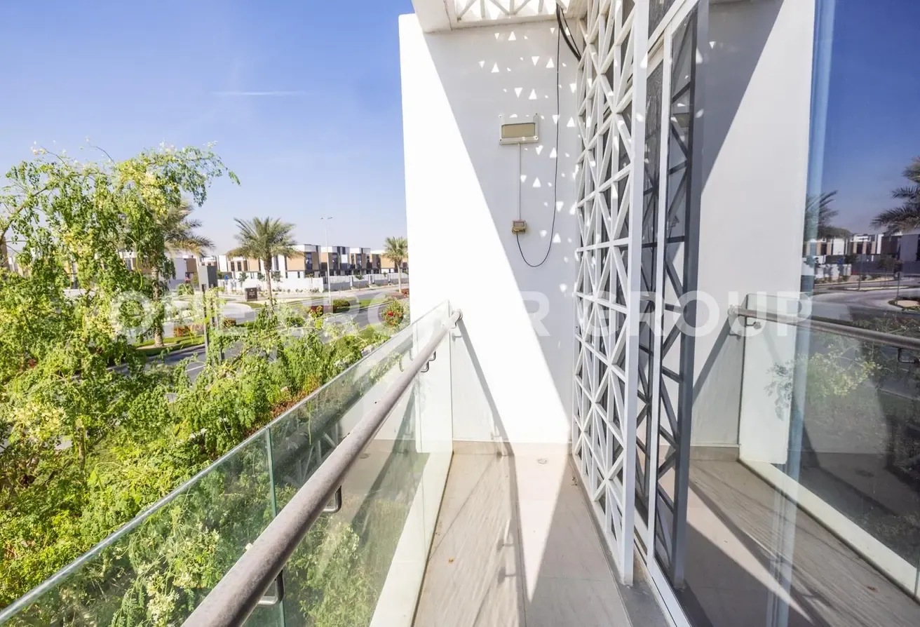 Single Row | Fully Furnished | Close To Pool