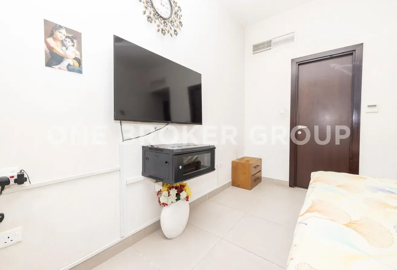 Single Row | Fully Furnished | Close To Pool