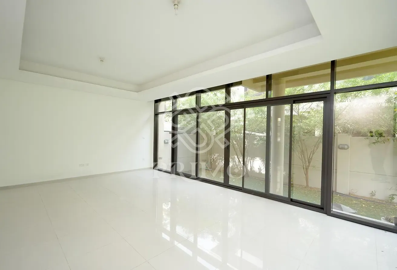 Close Kitchen | Huge Garden I Unfurnished