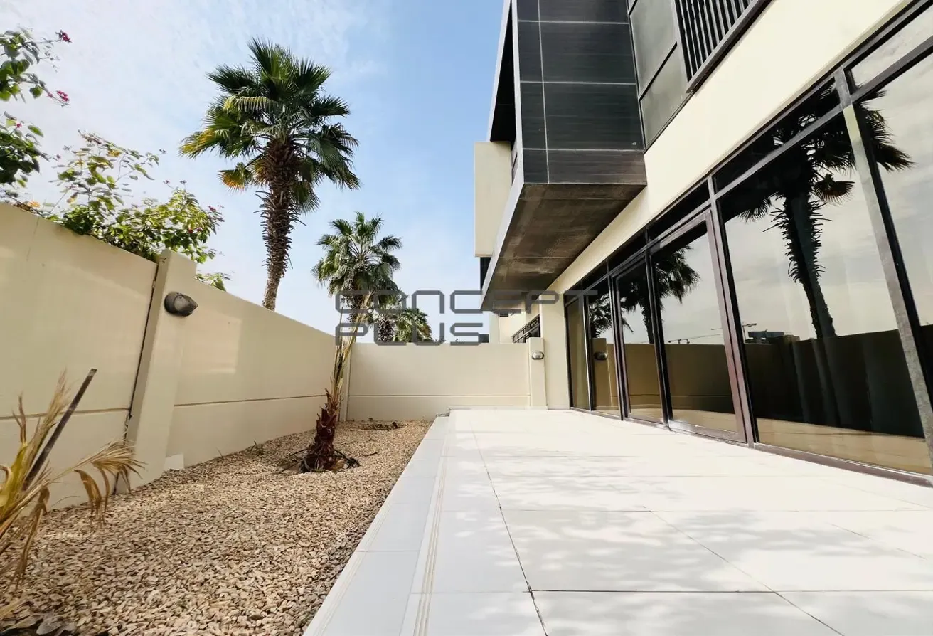 Private Garden | Single Row | Luxurious