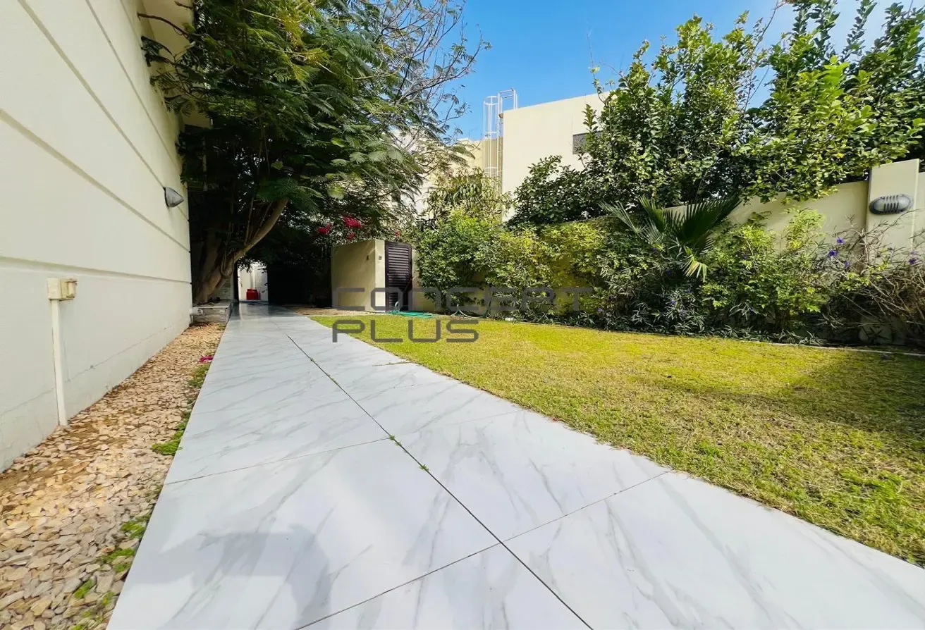 Private Garden | Single Row | Luxurious