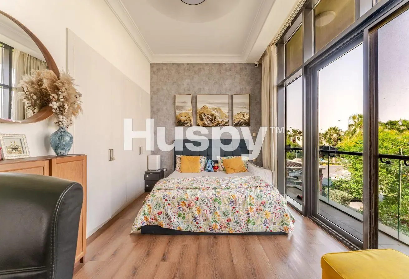 Vacant on Transfer | Landscaped | Near Park