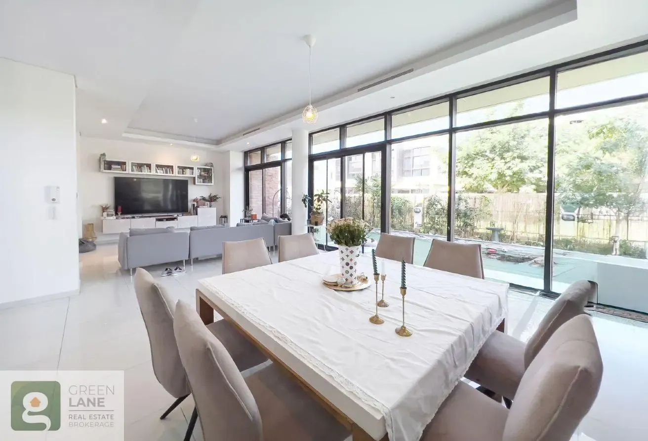 Luxury 5 Bedroom Villa + Maids | Park Access