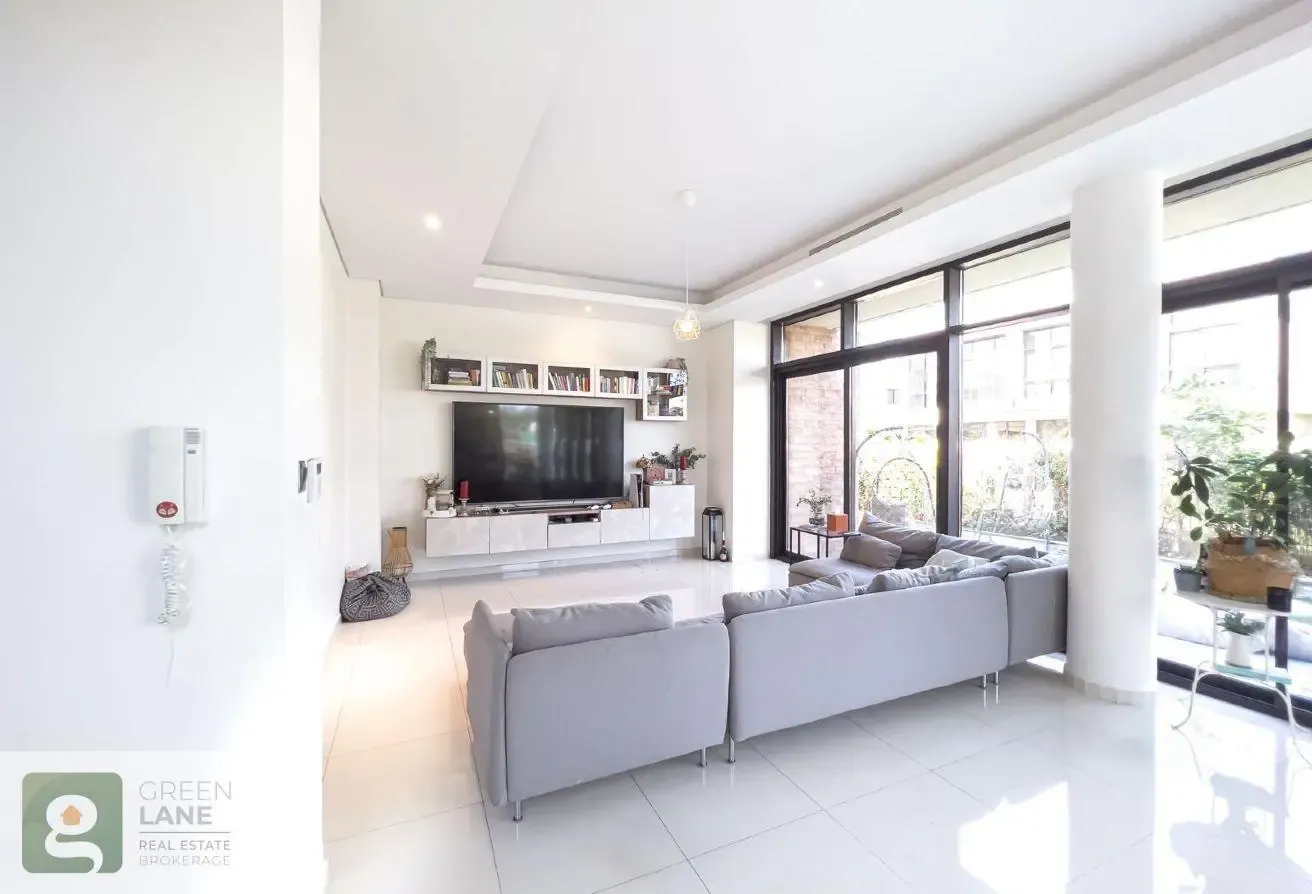 Luxury 5 Bedroom Villa + Maids | Park Access