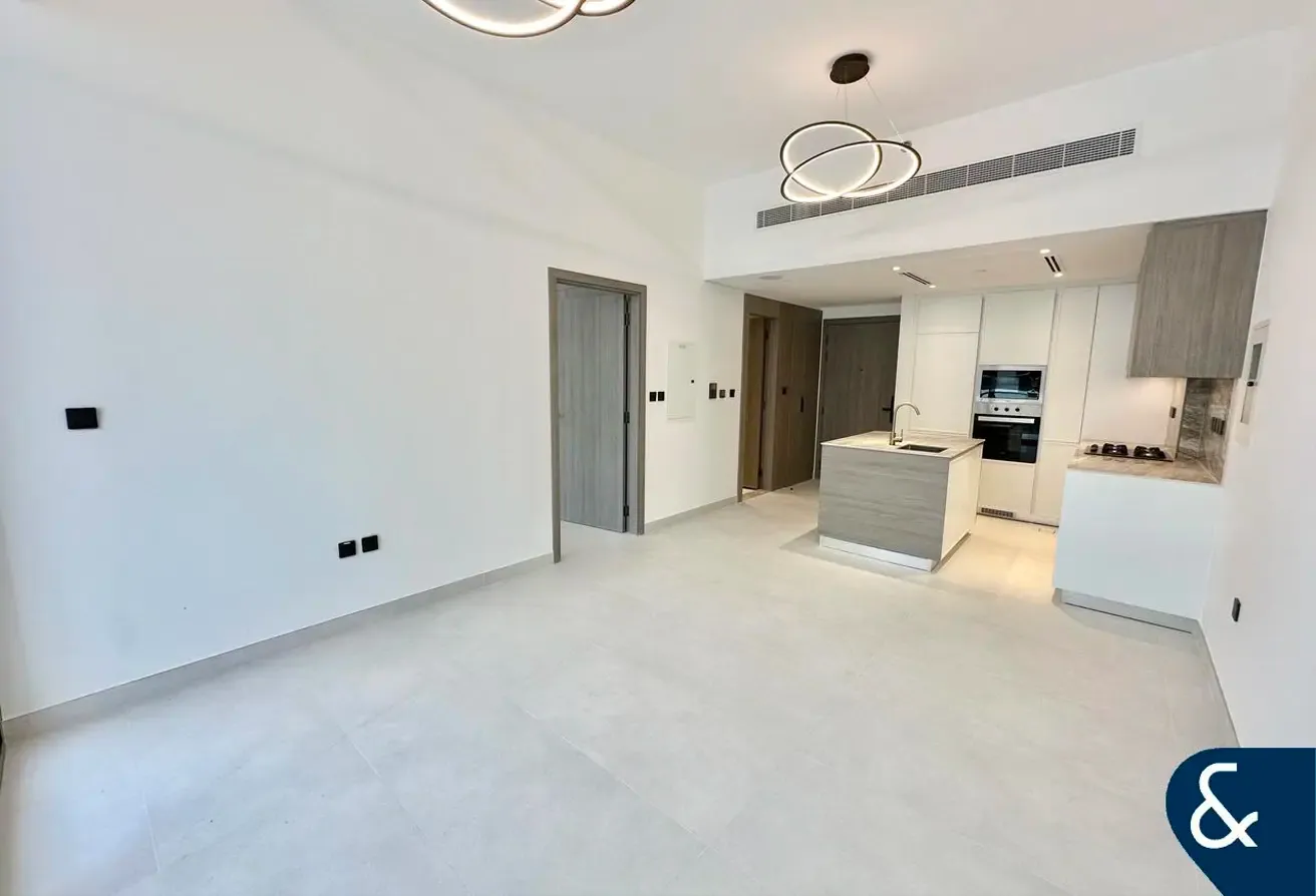 Large One Bed | Laundry/Storage | Brand New