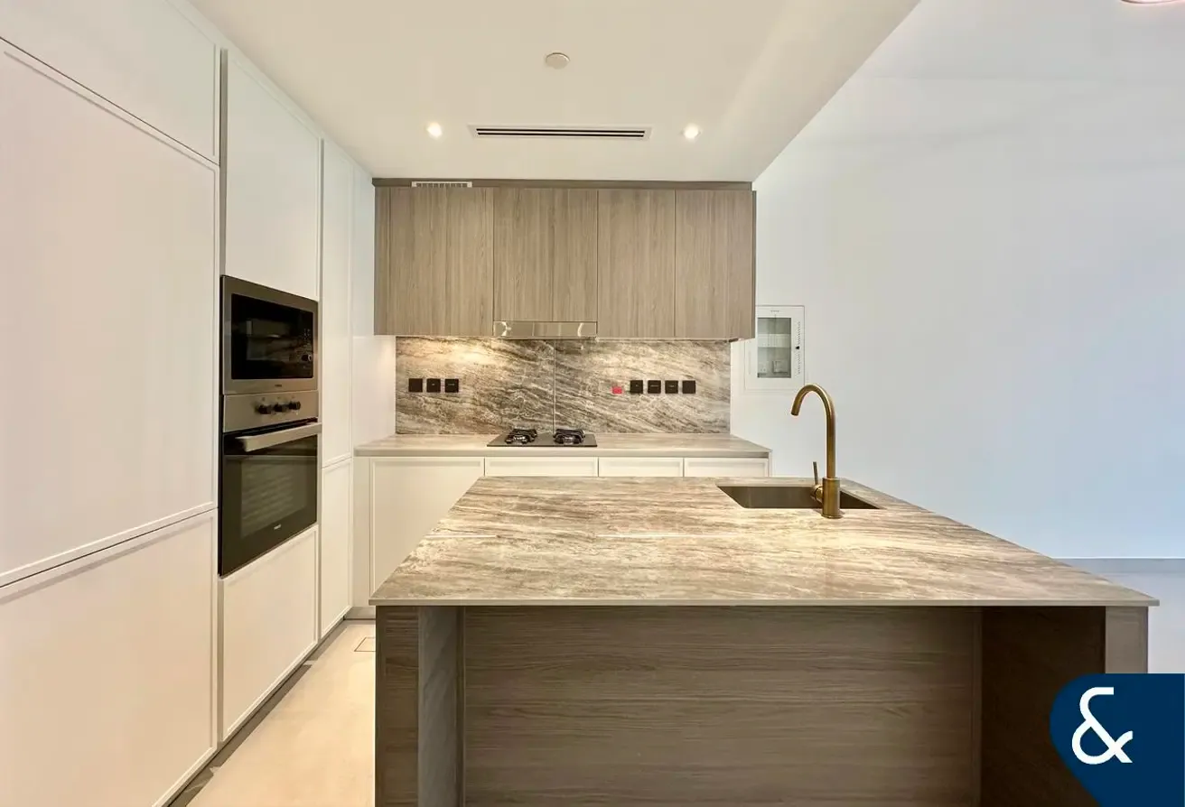 Large One Bed | Laundry/Storage | Brand New