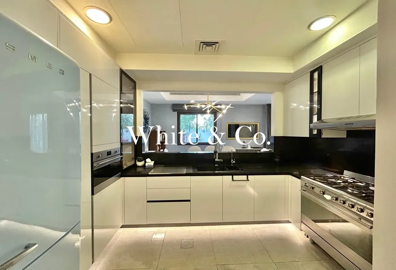 UPGRADED|SINGLE ROW |LANDSCAPED GARDEN