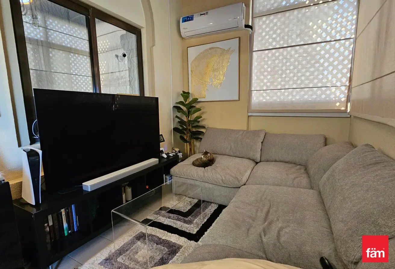 Ready  Great Layout  Corner  Furnished