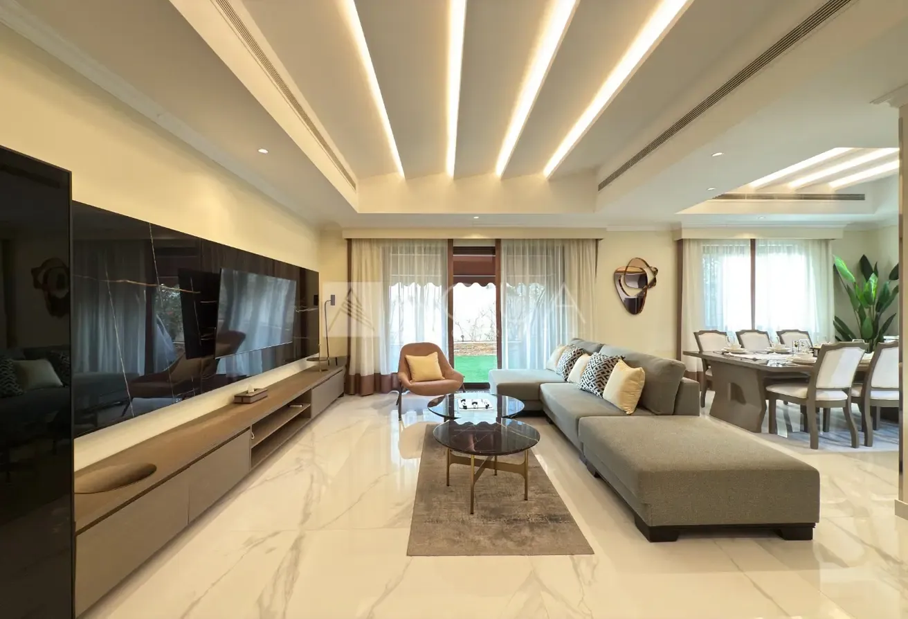 CORNER UNIT | FURNISHED |CLOSE TO POOL