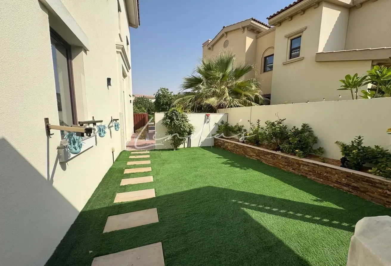Upgraded | Fully furnished | ready to move in