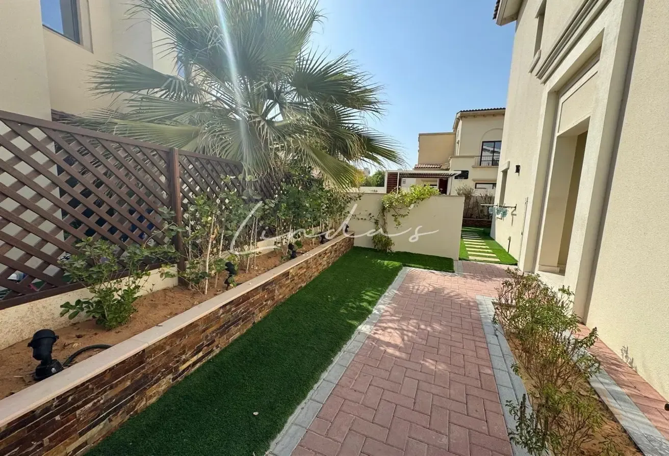 Upgraded | Fully furnished | ready to move in