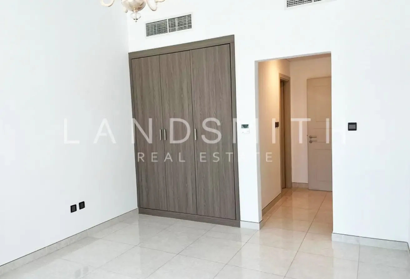 Spacious 1 BR Apartment | With Balcony