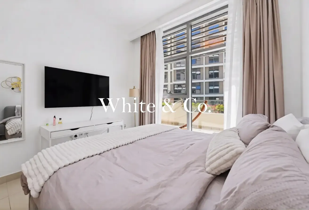 LARGE TERRACE | FULLY FURNISHED | VACANT