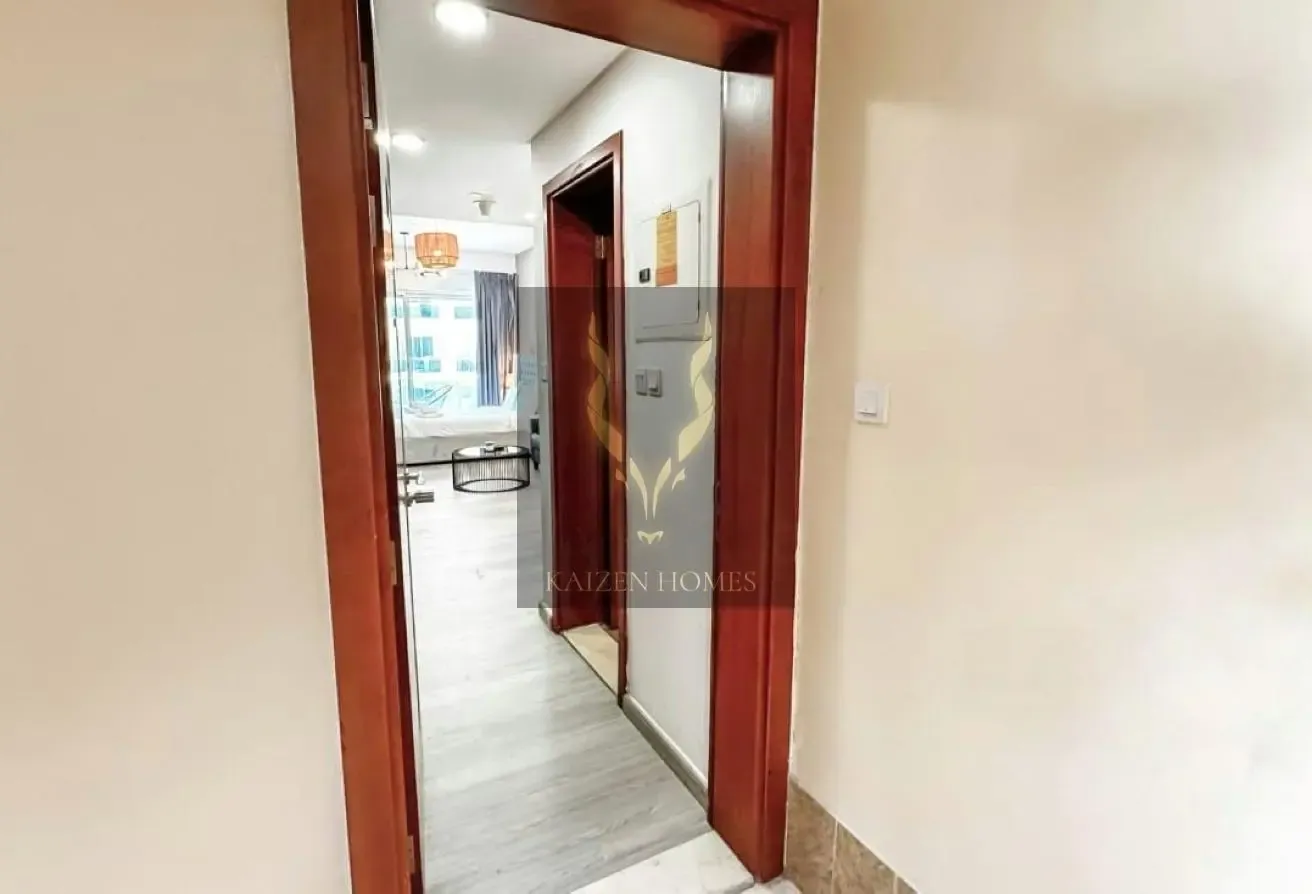FULLY FURNISHED / POOL VIEW / LAKE VIEW / VACANT