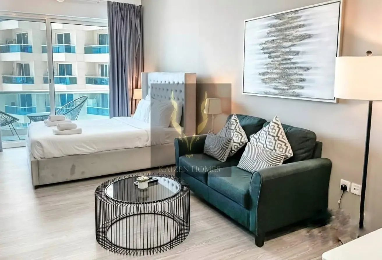 FULLY FURNISHED / POOL VIEW / LAKE VIEW / VACANT