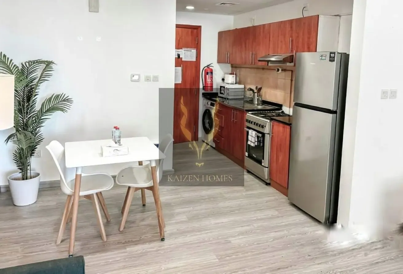 FULLY FURNISHED / POOL VIEW / LAKE VIEW / VACANT