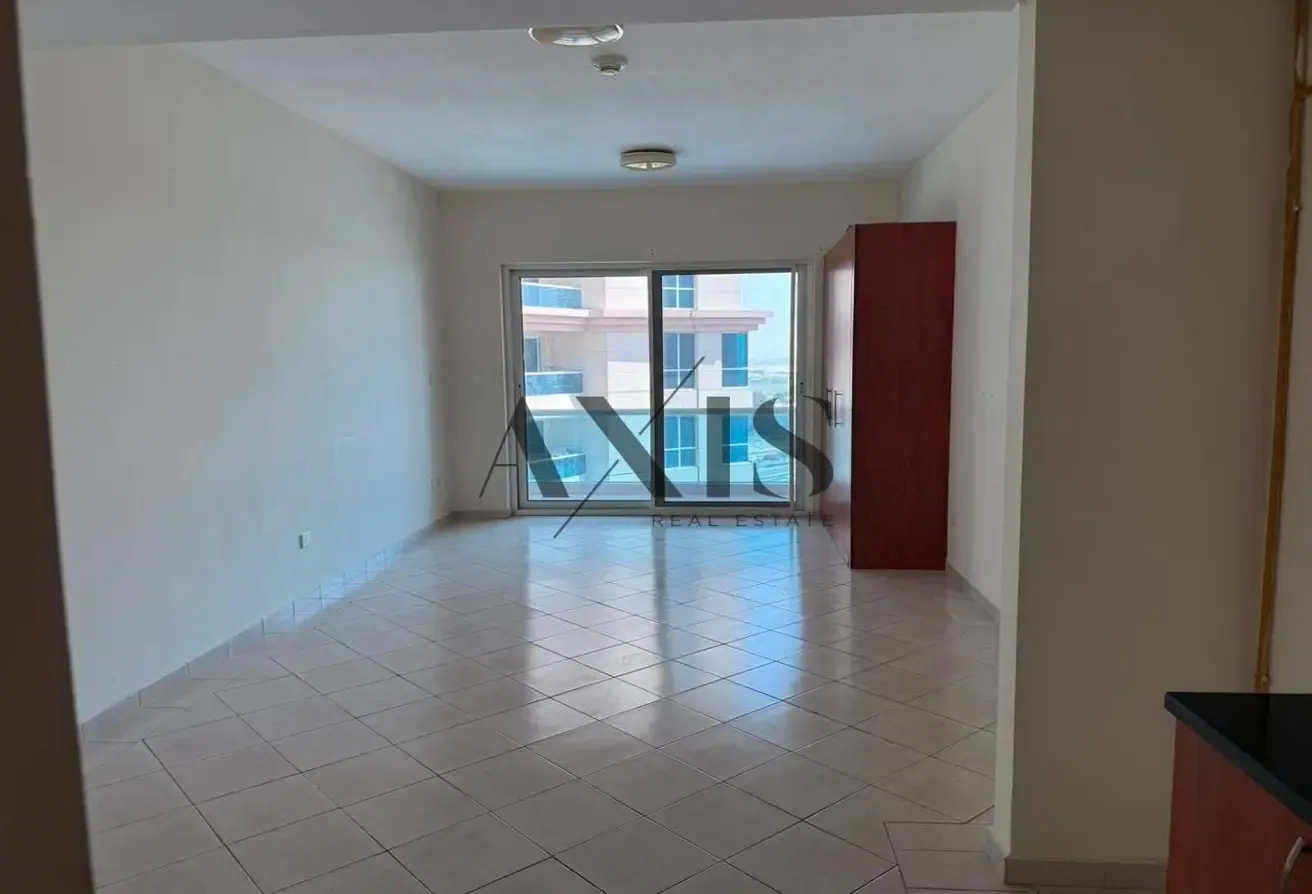 Lake View | Parking | Well Maintained