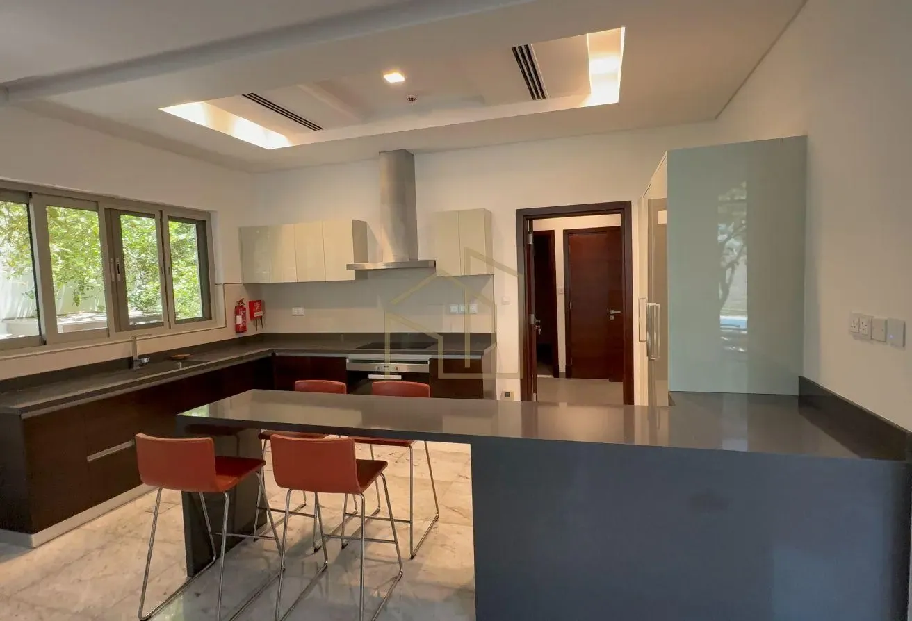 Vacant Furnished 4BR | Contemporary | Exclusive