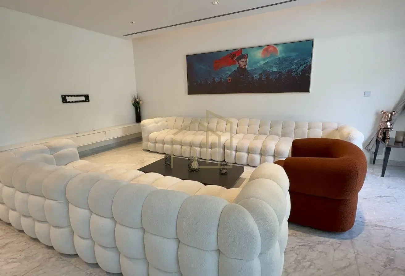 Vacant Furnished 4BR | Contemporary | Exclusive