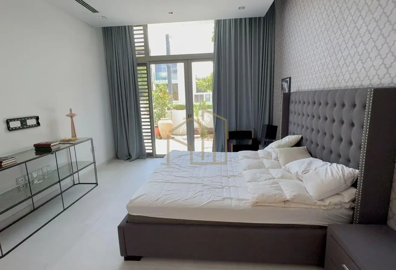 Vacant Furnished 4BR | Contemporary | Exclusive