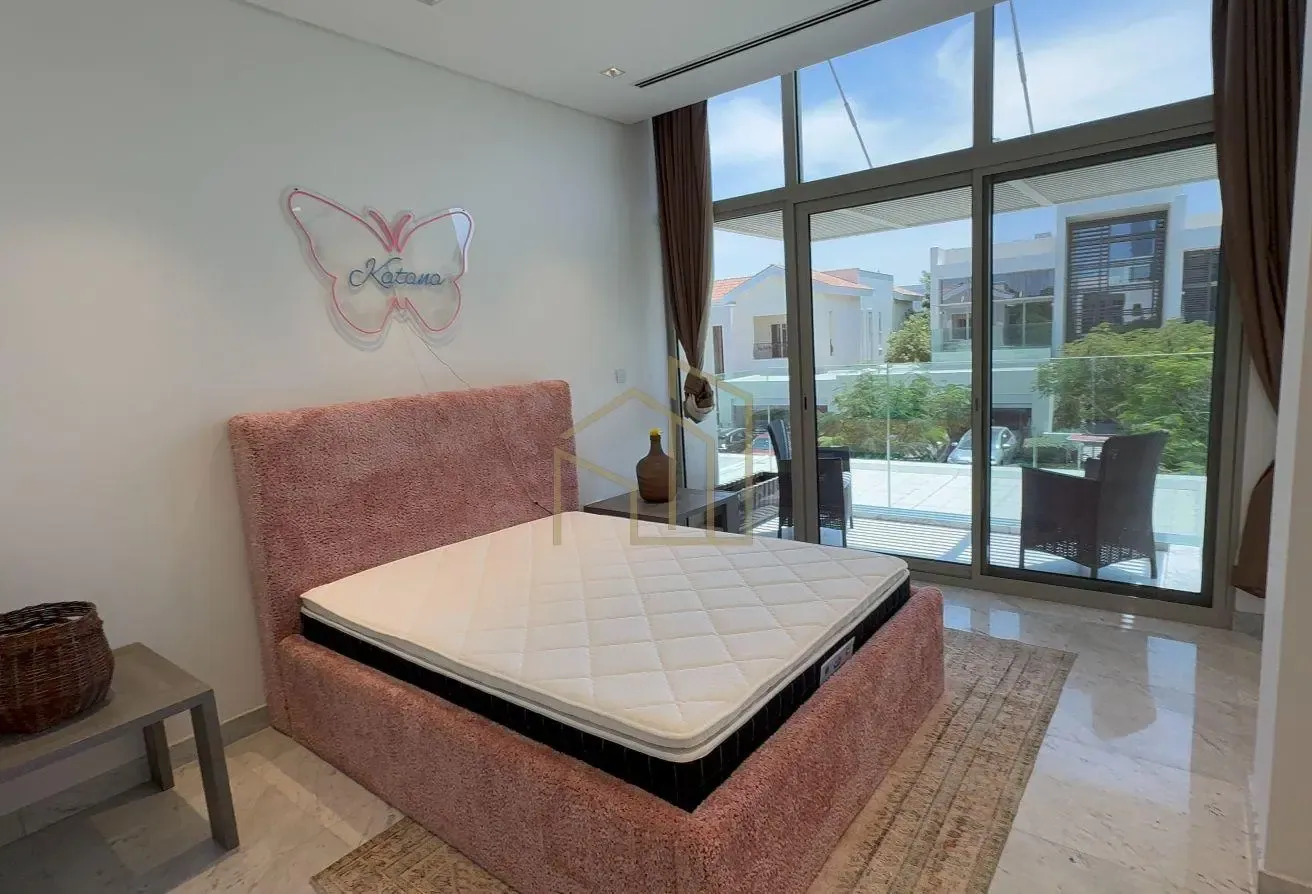 Vacant Furnished 4BR | Contemporary | Exclusive
