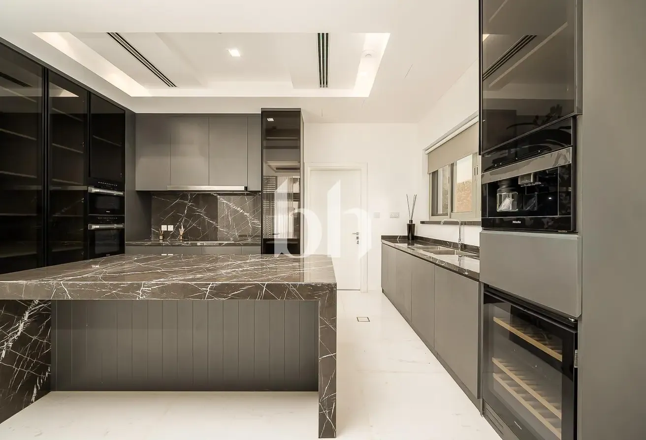 Fully Upgraded | Corner Unit | Fully Furnished