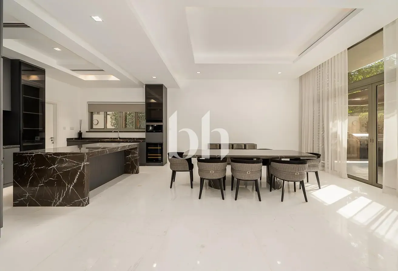 Fully Upgraded | Corner Unit | Fully Furnished