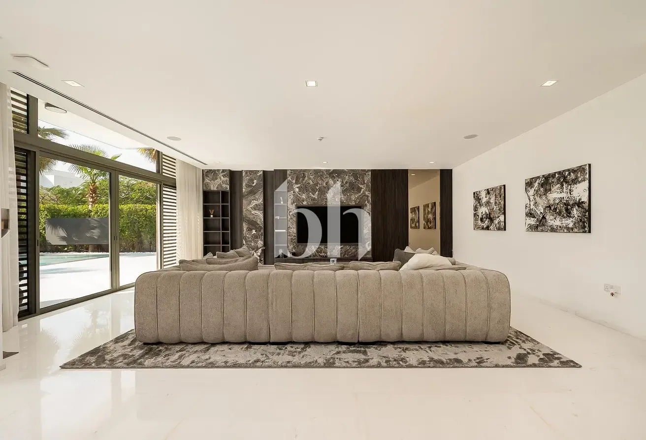 Fully Upgraded | Corner Unit | Fully Furnished