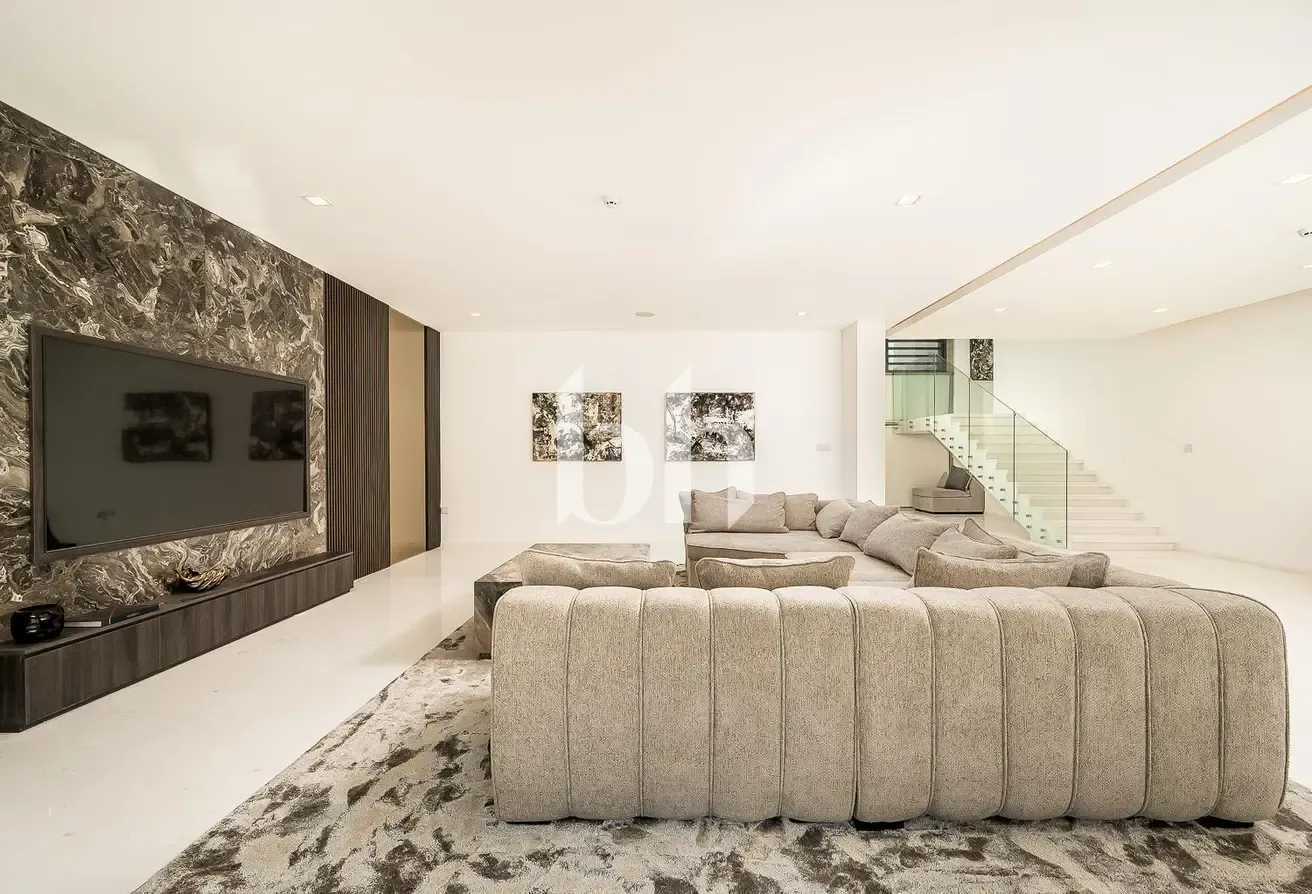 Fully Upgraded | Corner Unit | Fully Furnished