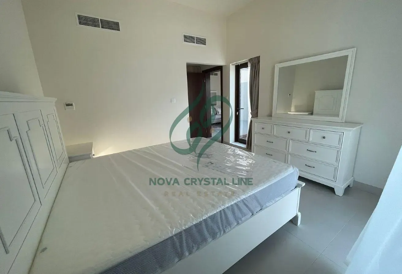 Fully Furnished | Middle Unit | Community View