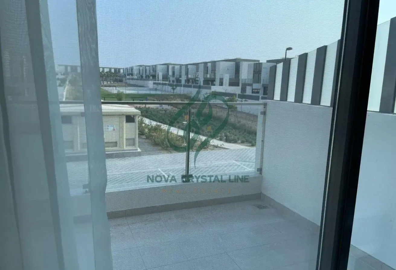 Fully Furnished | Middle Unit | Community View