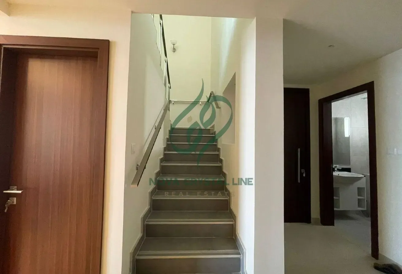 Fully Furnished | Middle Unit | Community View