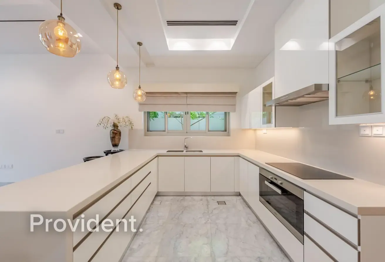 Well-Maintained | Furnished/Unfurnished | Corner