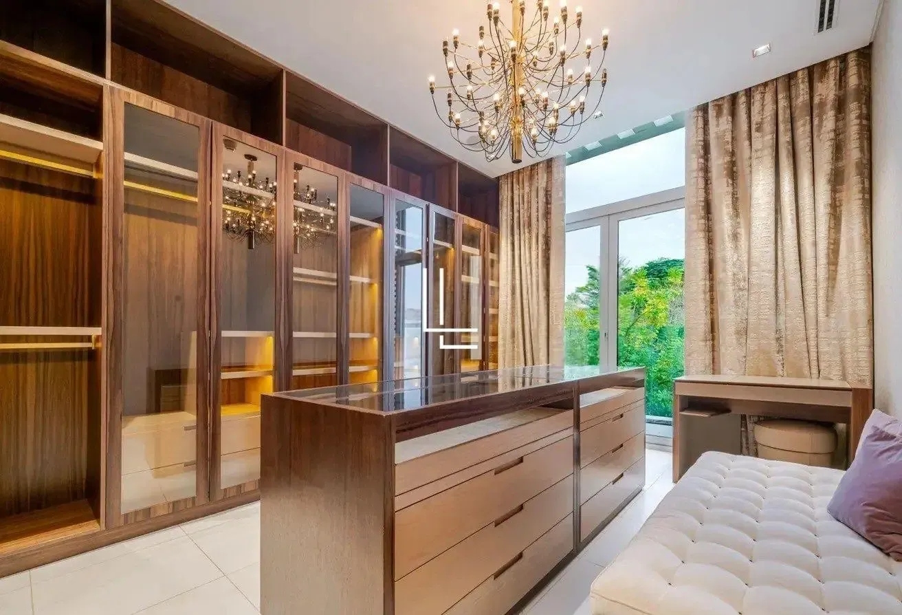 Contemporary 5BR Furnished Luxury Villa