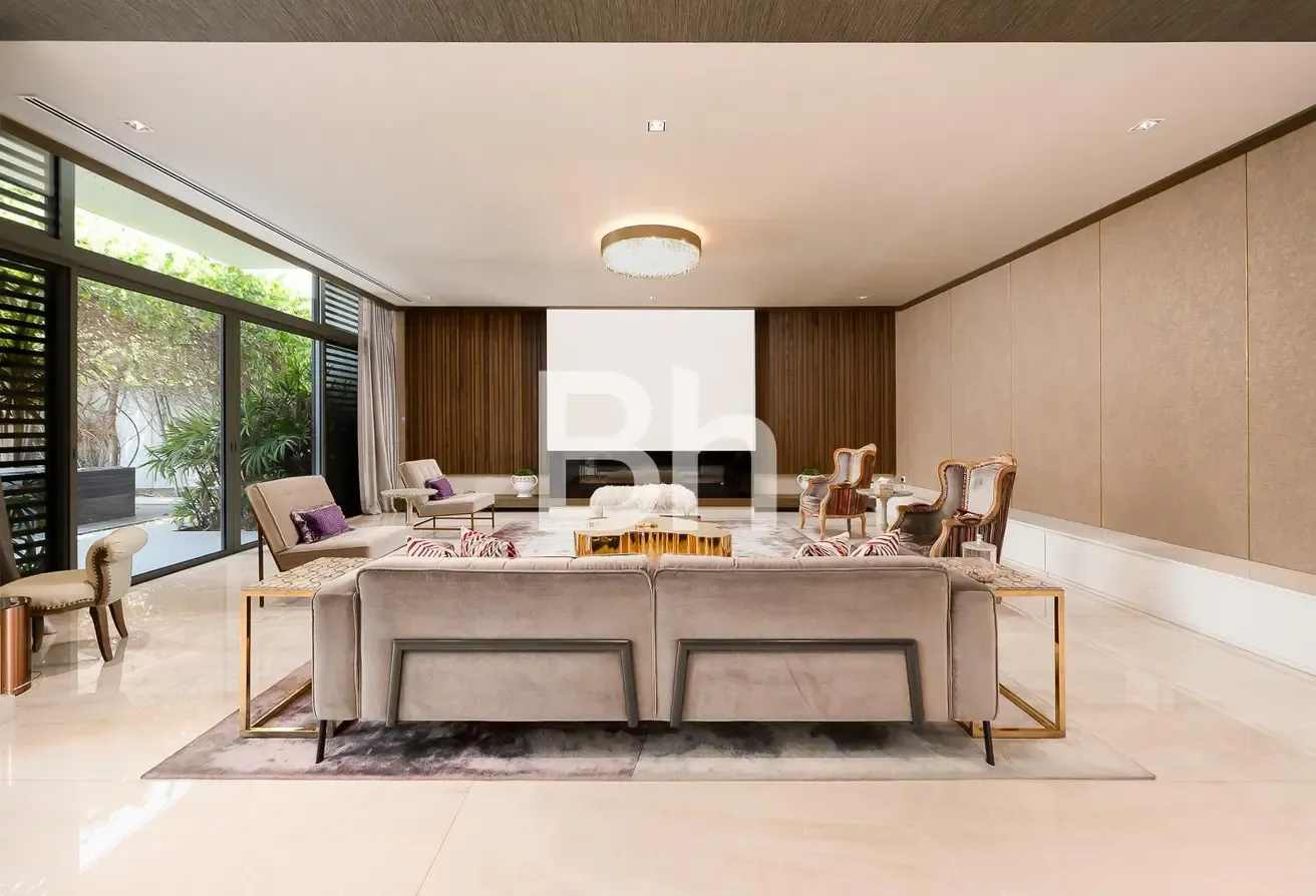 5BR Contemporary  | Upgraded | available  18th apr