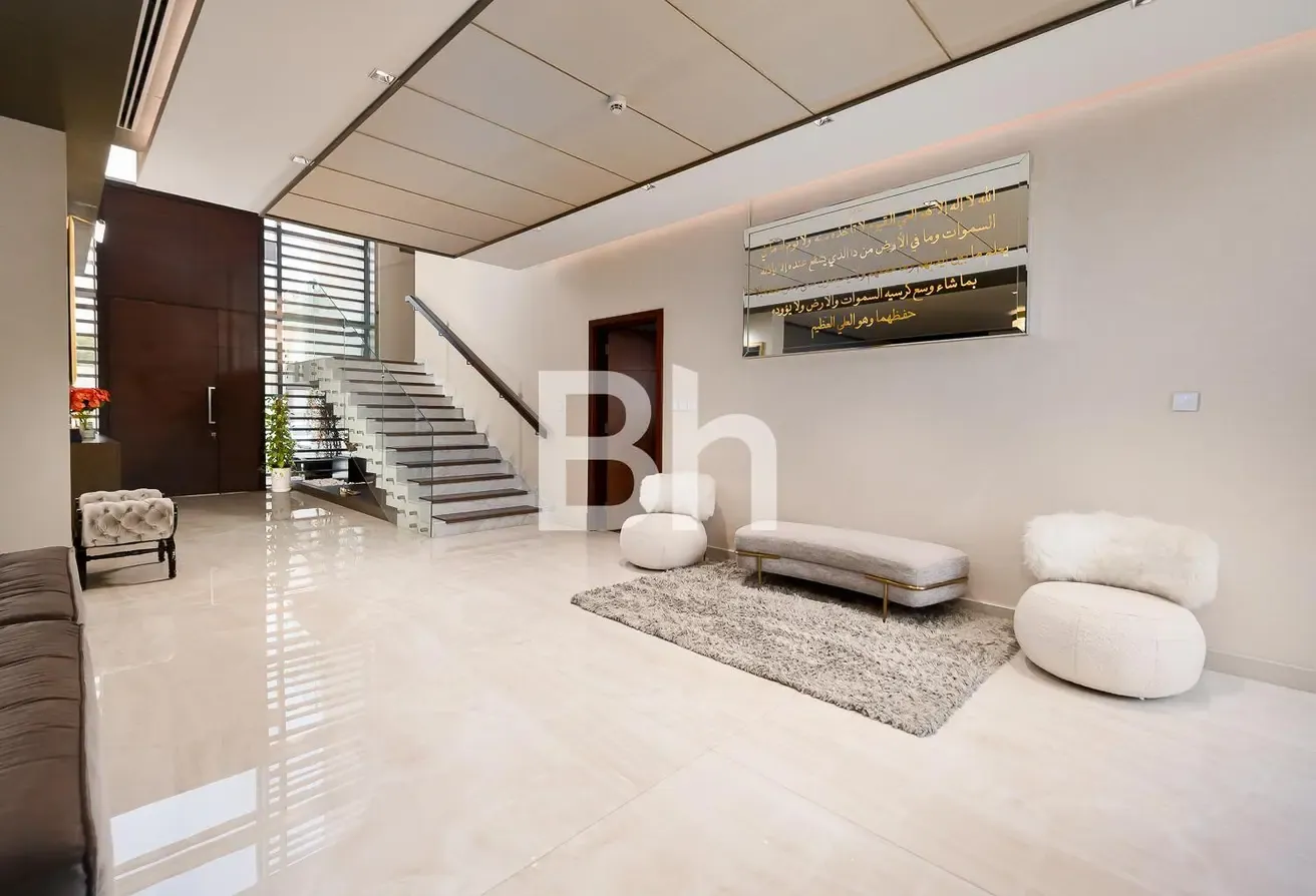 5BR Contemporary  | Upgraded | available  18th apr