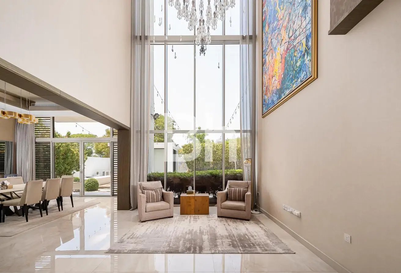 5BR Contemporary  | Upgraded | available  18th apr