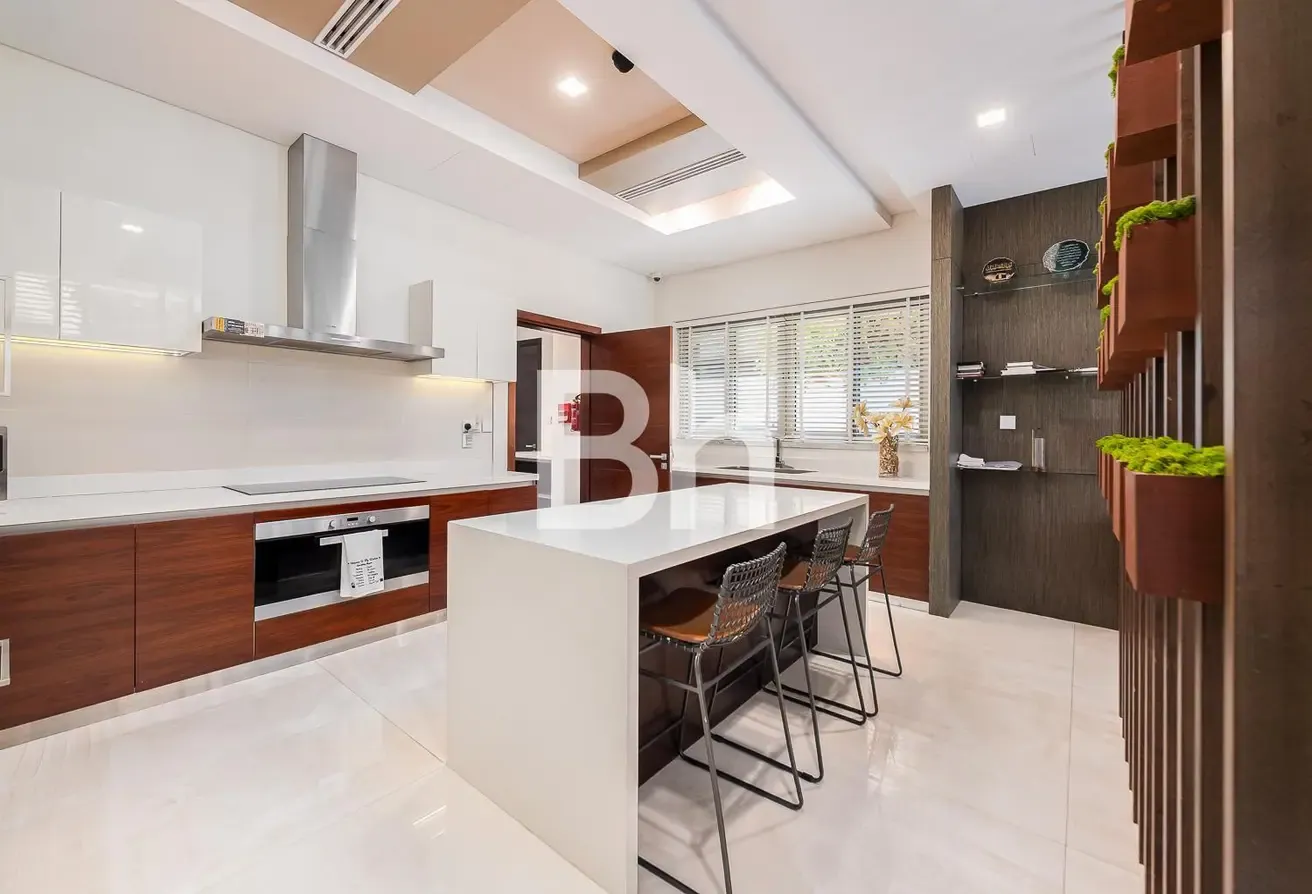 5BR Contemporary  | Upgraded | available  18th apr