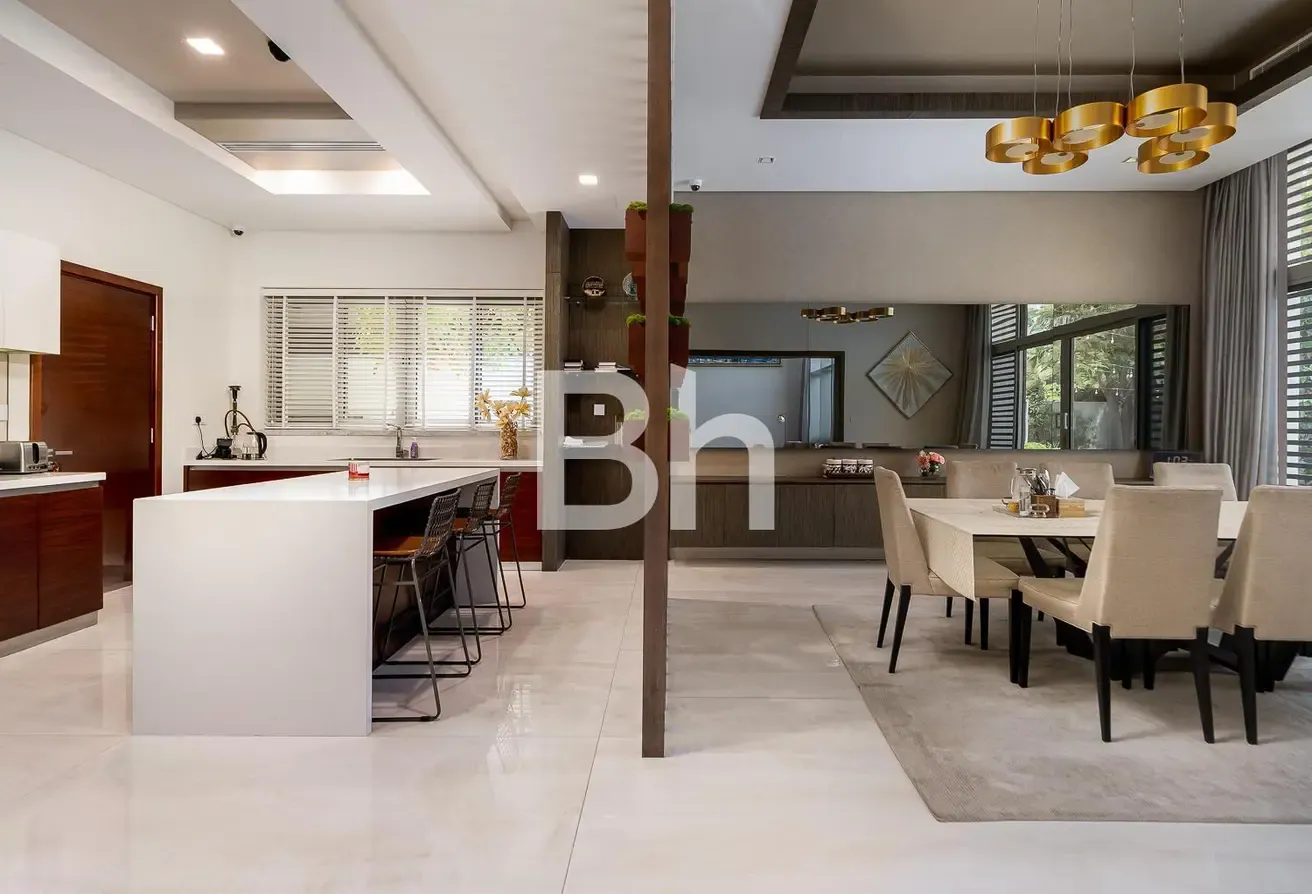 5BR Contemporary  | Upgraded | available  18th apr