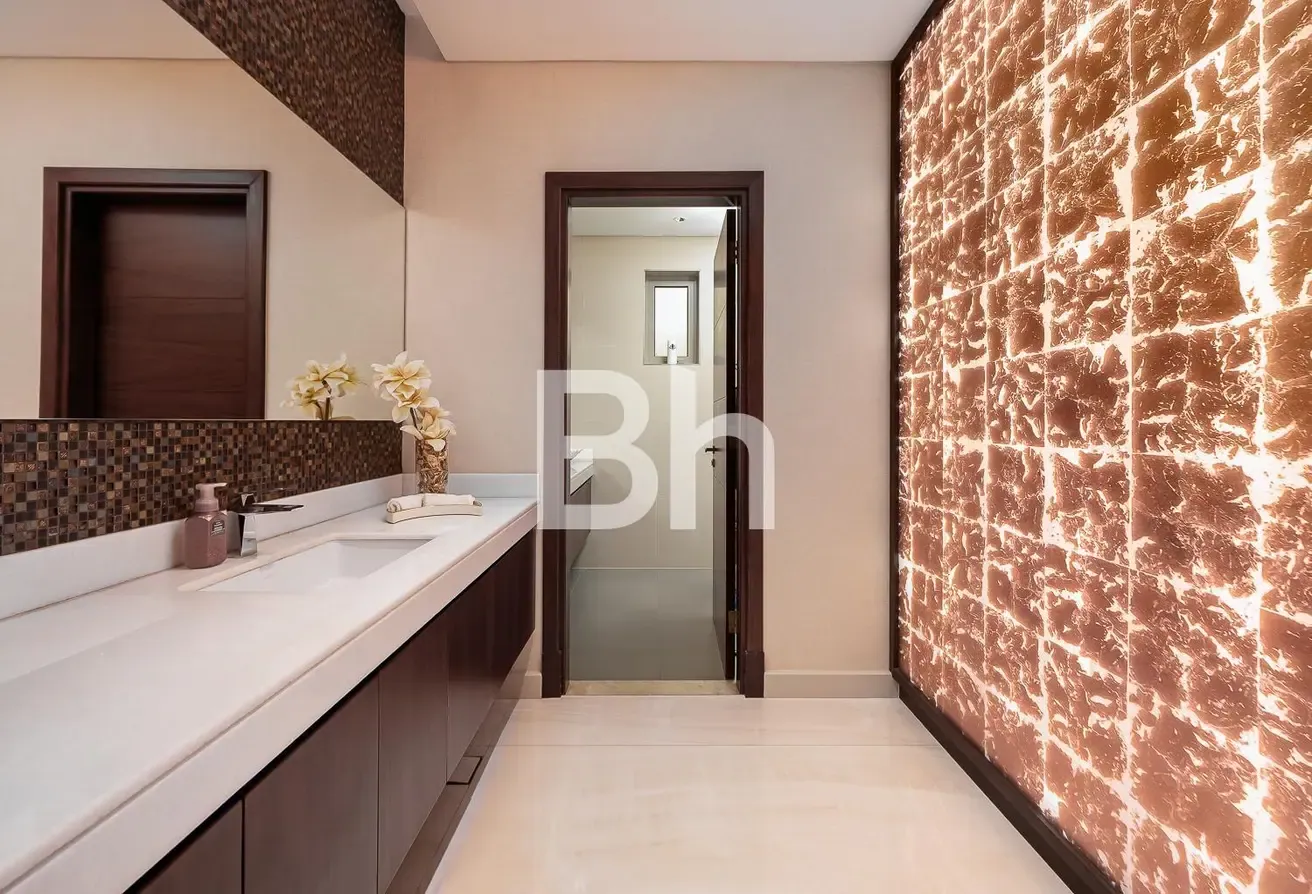 5BR Contemporary  | Upgraded | available  18th apr