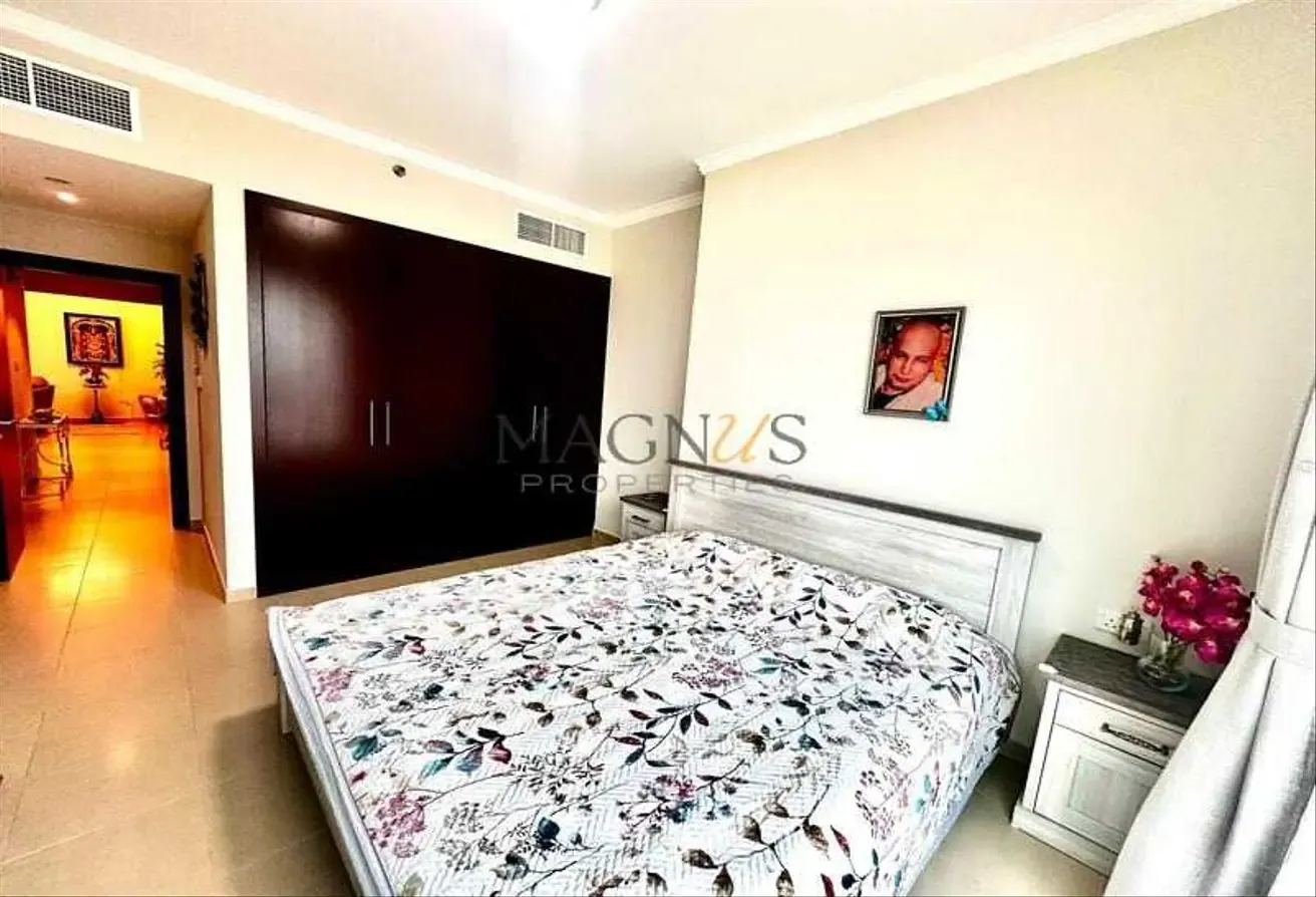 FULLY FURNISHED | UPGRADED | LAKE VIEW