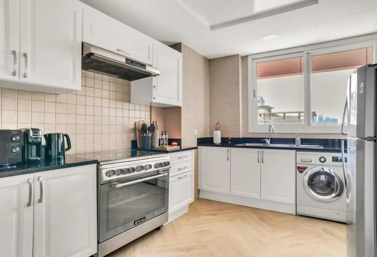 Furnished 2 Bedroom I Near Metro I Bill Included